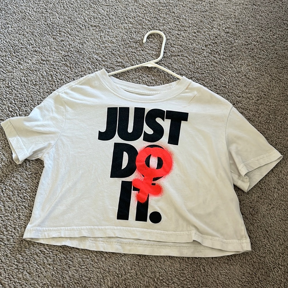 Nike Crop Top 🤍